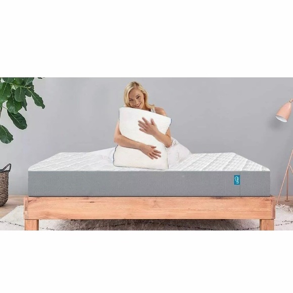 Queen Ventilated Gel Infused Memory Foam Pillow - Picture 4 of 4